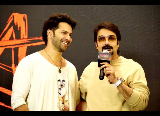 Varun Dhawan promotes ‘Bhediya’ in Kolkata!